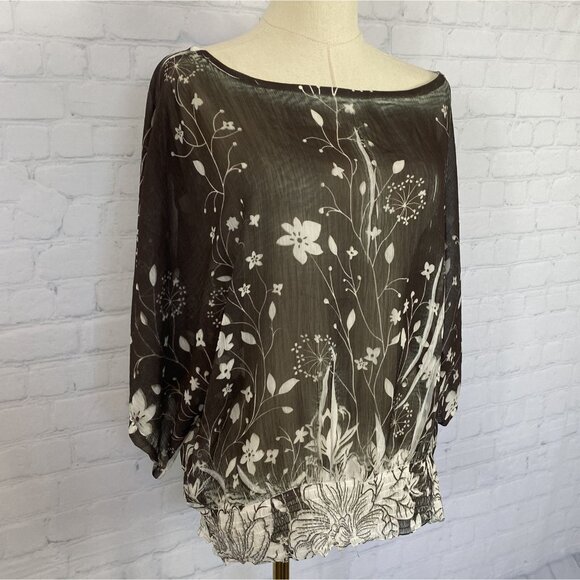 ⭐ 3/$15 Y2K Studio Y Medium Black Semi Sheer Floral Bat Wing Bubble Hem Blouse - Picture 2 of 6